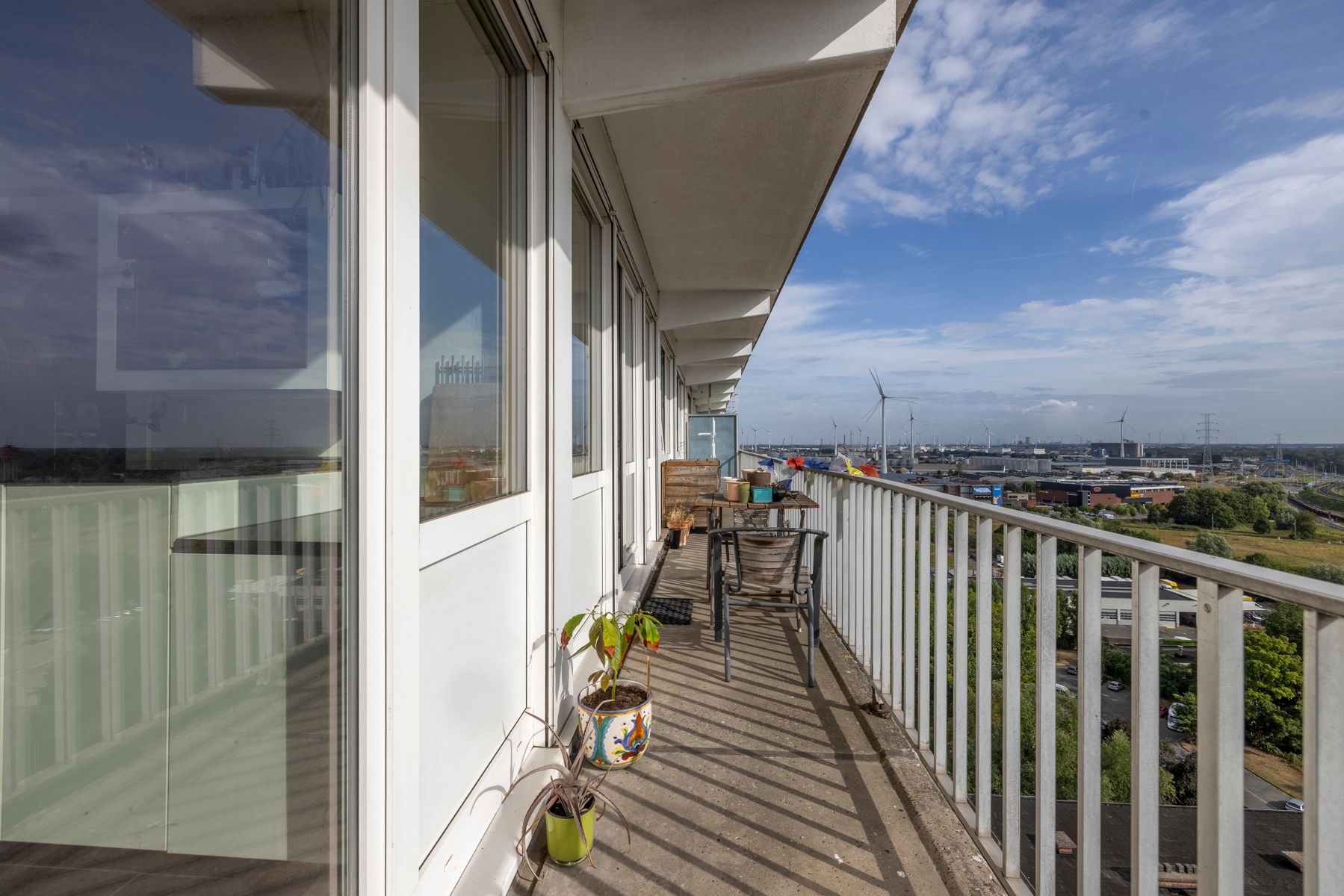 Vernieuwd appartement met 2 slaapkamers en terras foto 12