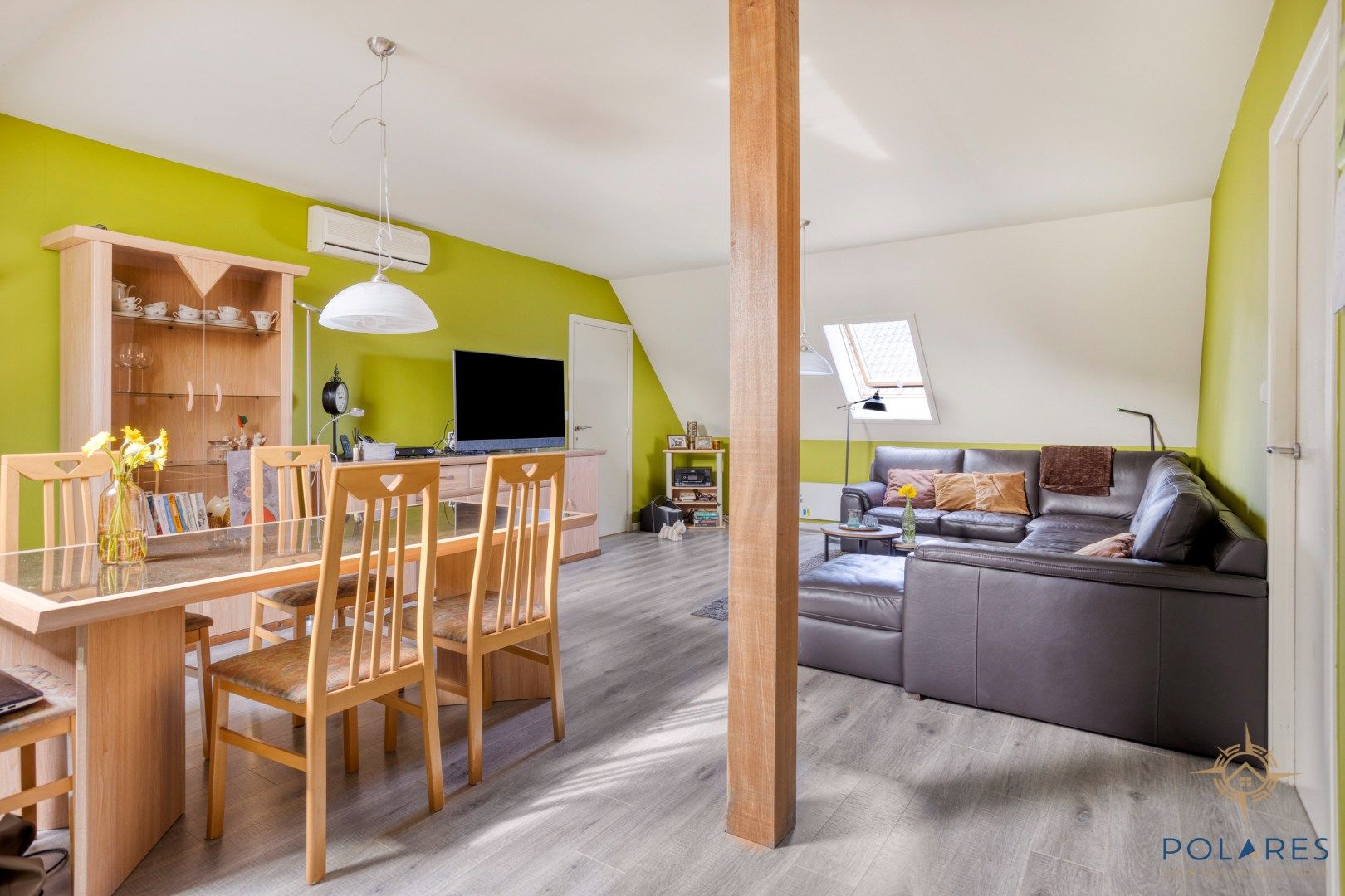 Goed gelegen taverne met woonst en grote parking foto 22