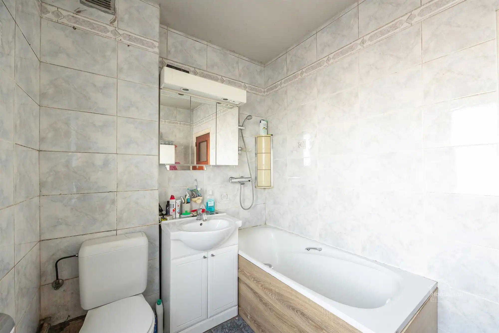 Op te frissen woning met zéér ruime extra zolder foto 15