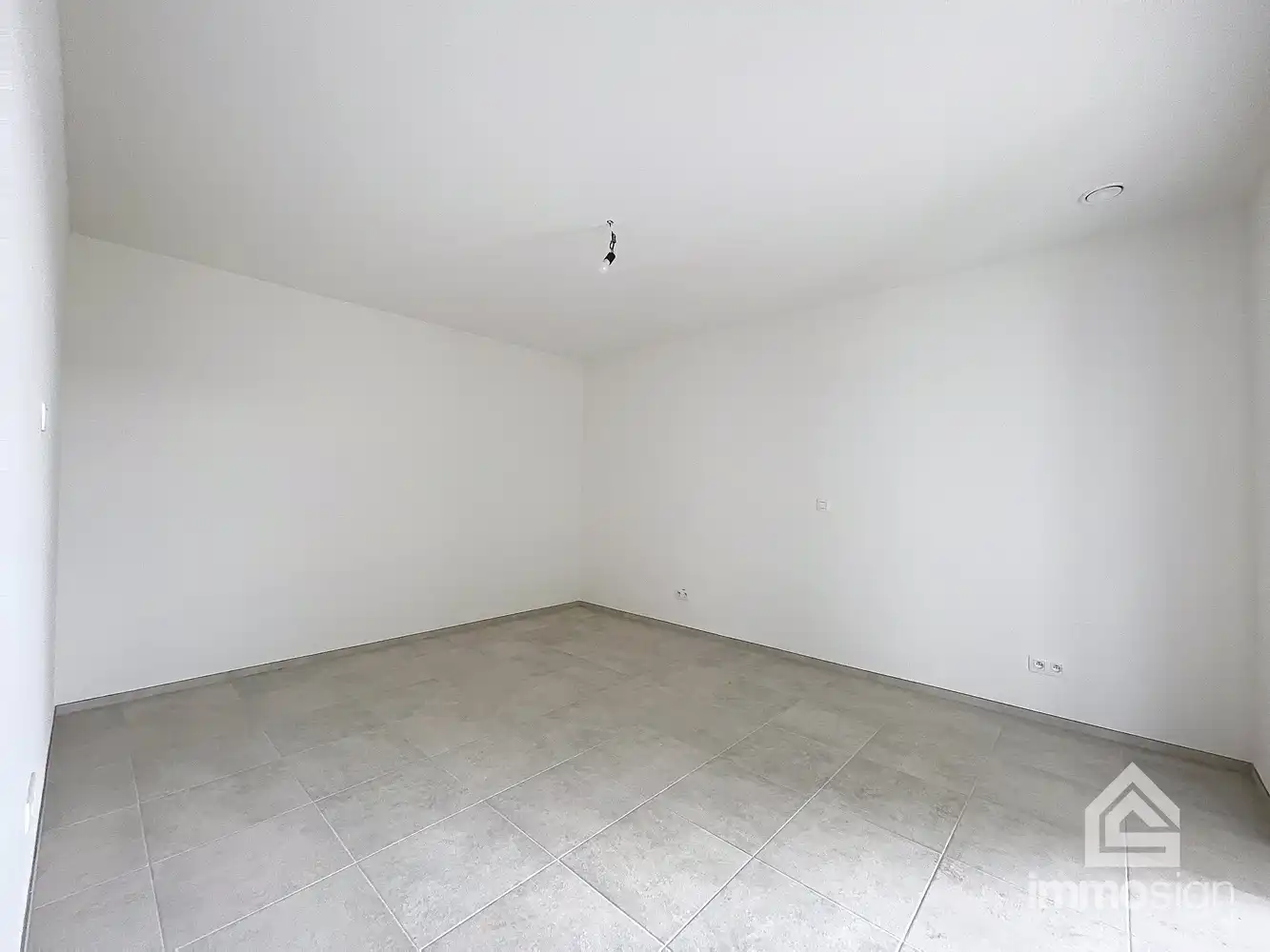 Instapklaar penthouse met 2 slaapkamers, ruim terras, 2 parkeerplaatsen en berging te Kinrooi foto 11