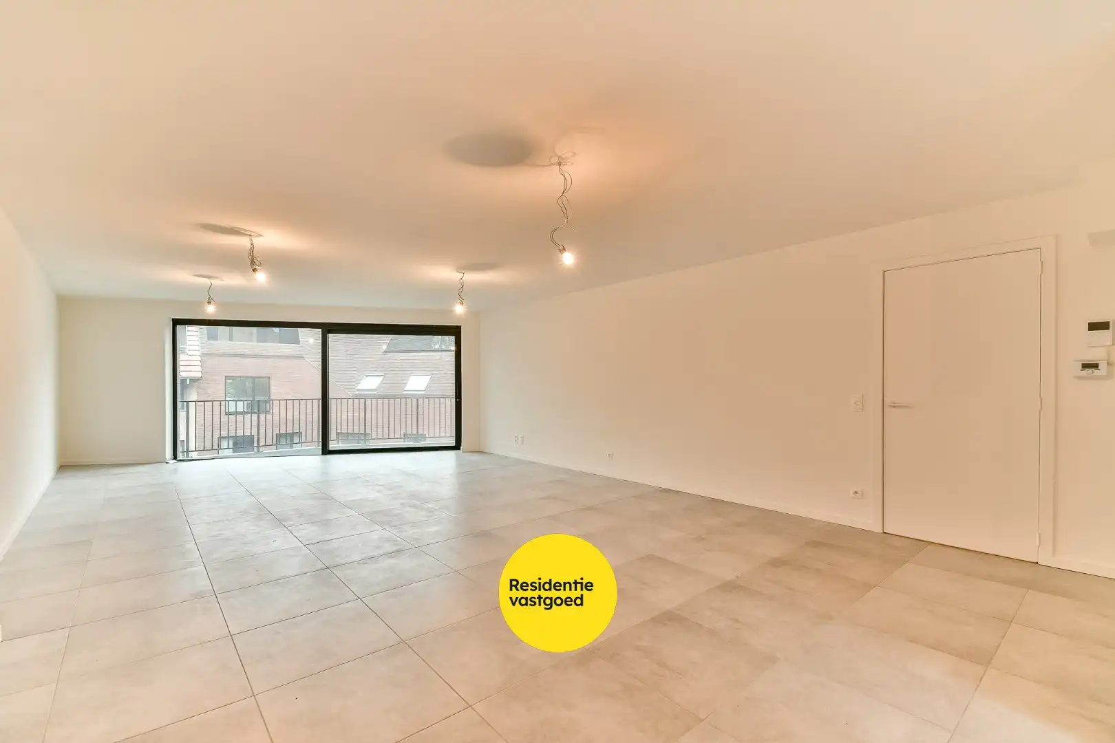 Royaal drie-slaapkamer appartement met ruim terras foto 13