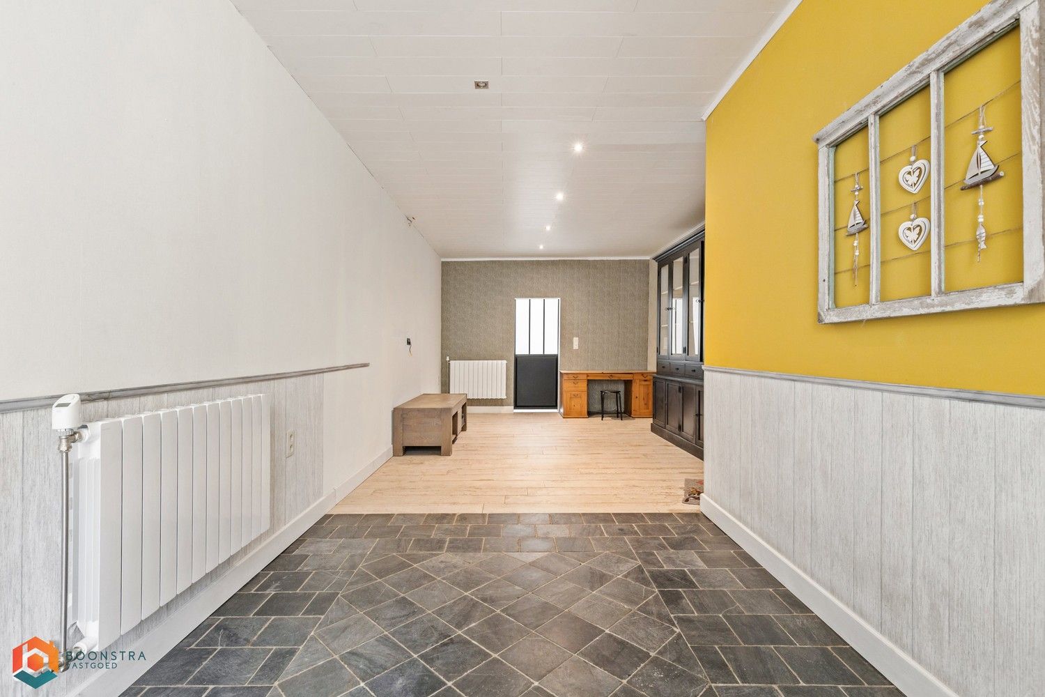 Ruime woning met handelsruimte en grote garage / werkplaats foto 4