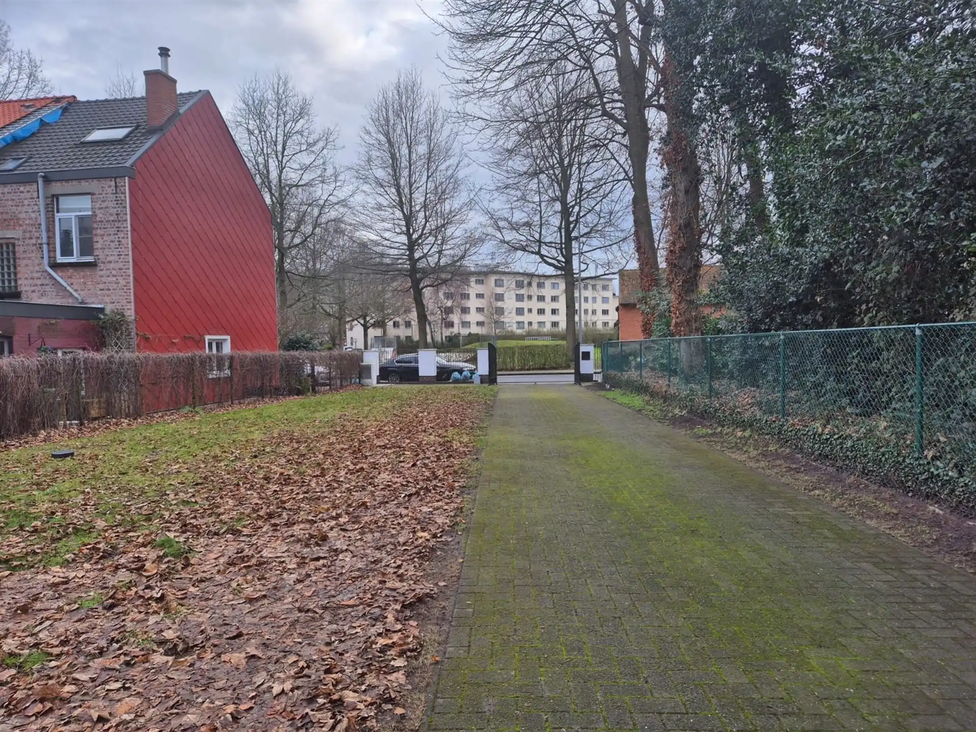 Ruime woning met 3 slaapkamers gelegen in een groene omgeving. foto 27