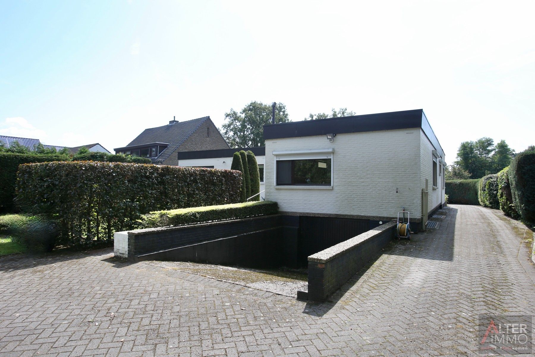 Uitstekend gelegen, gelijkvloerse woning in een tijdloze architectuur met 3 grote slaapkamers op een perceel van 12a 77ca vlakbij Zonhoven centrum. foto 35