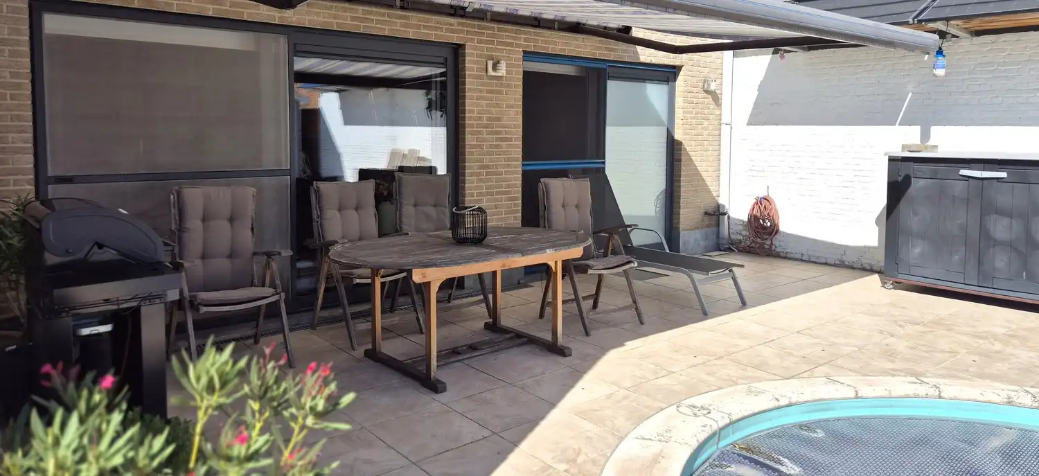 Instapklare gelijkvloerse parel met zwembad, zonnepanelen en ruimte voor zorg of professionele invulling foto 11