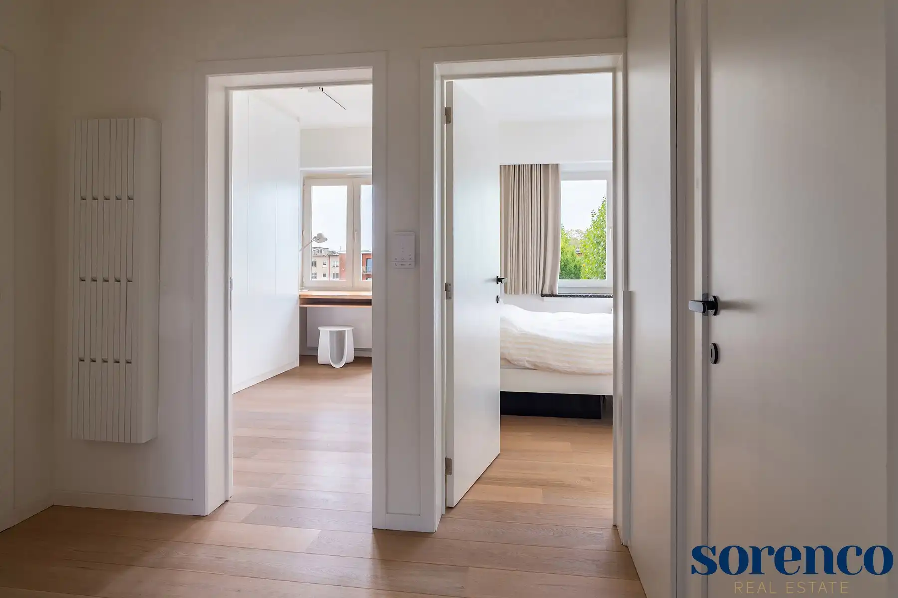 Wilrijk - Gerenoveerd en lichtrijk hoekapp.+ terras. foto 13