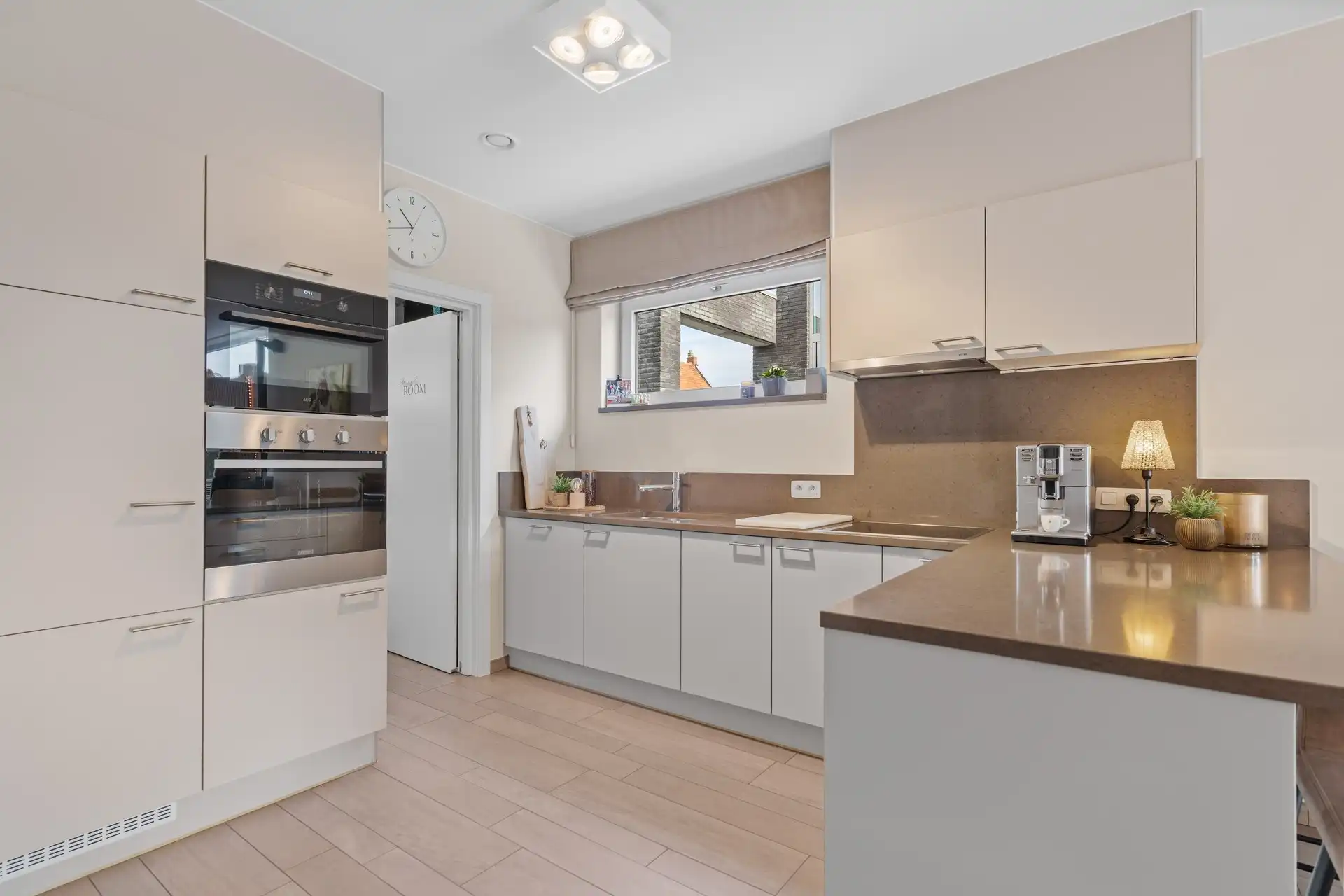 Prachtige moderne halfopen bebouwing, op perceel van 668m², op zeer centrale locatie te Moerzeke (Hamme) foto 8