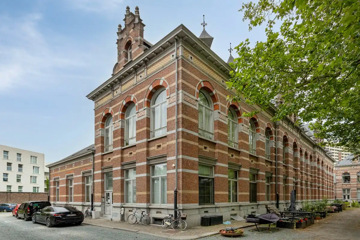 Prachtige loft op unieke locatie in oude Veeartsenschool foto {{pictureIndex}}