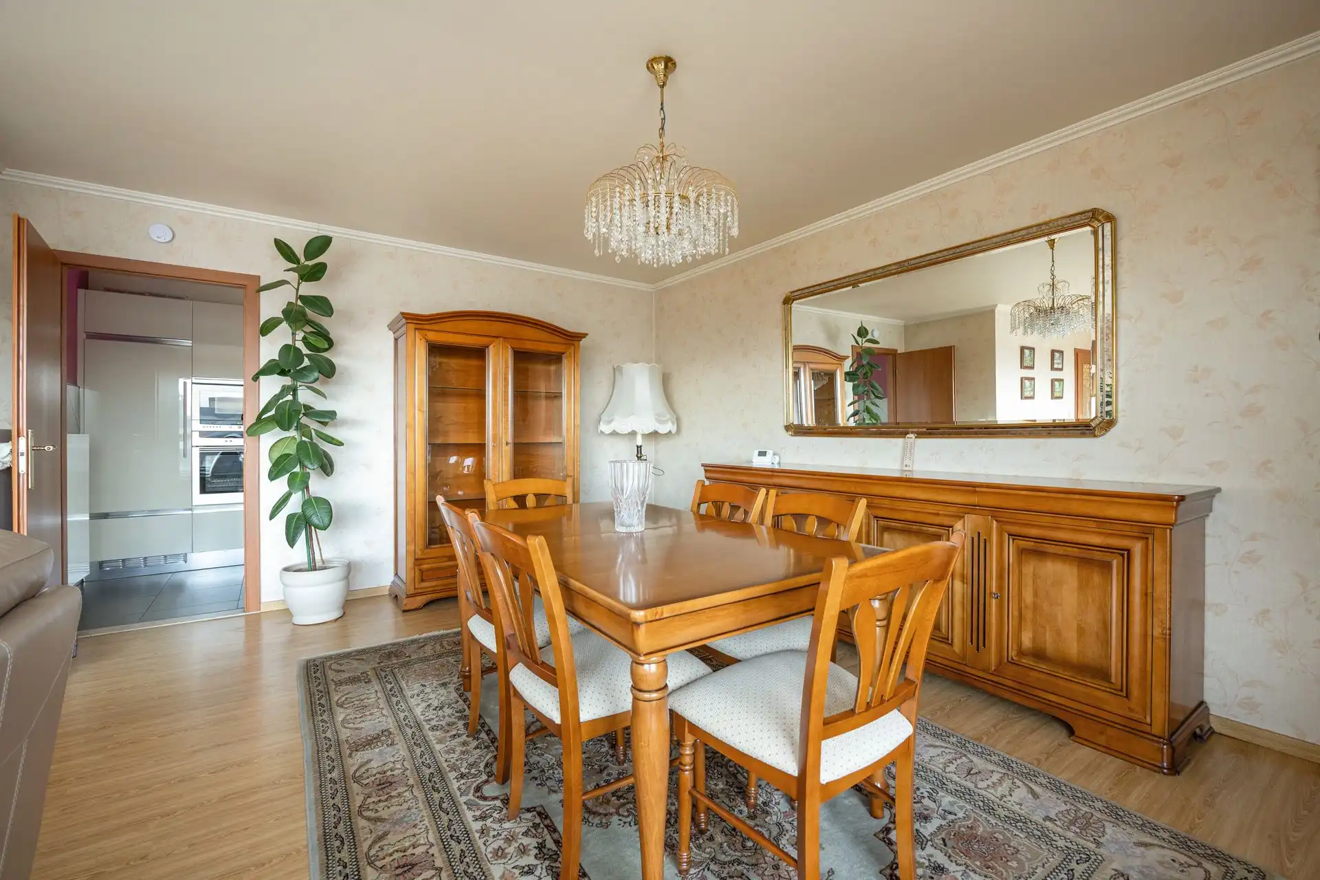 Twee slaapkamer appartement met inpandse autostaanplaats foto 5