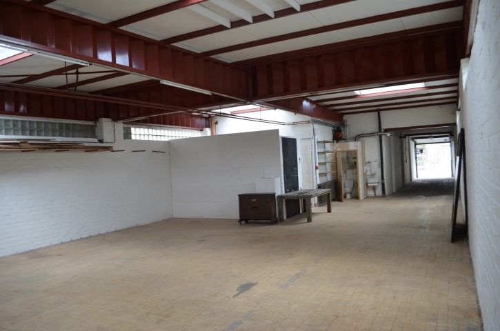 Verwarmde opslagruimte in het centrum 150 m² bruikbare oppervlakte foto {{pictureIndex}}