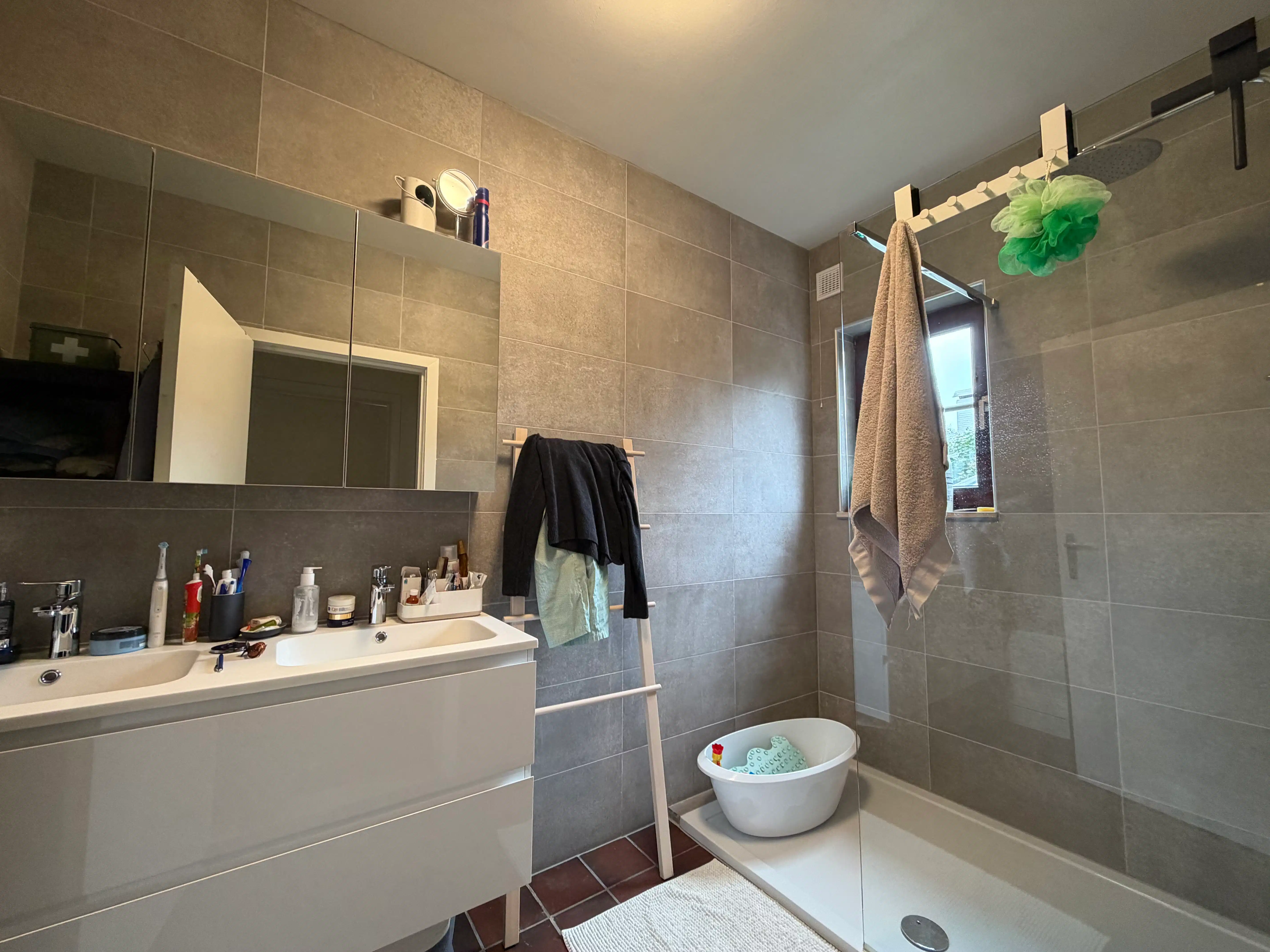 Genk, Winterslagstraat 251: Ruime gezinswoning met 3 slaapkamers, garage en zuidwest-gerichte tuin ! foto 12