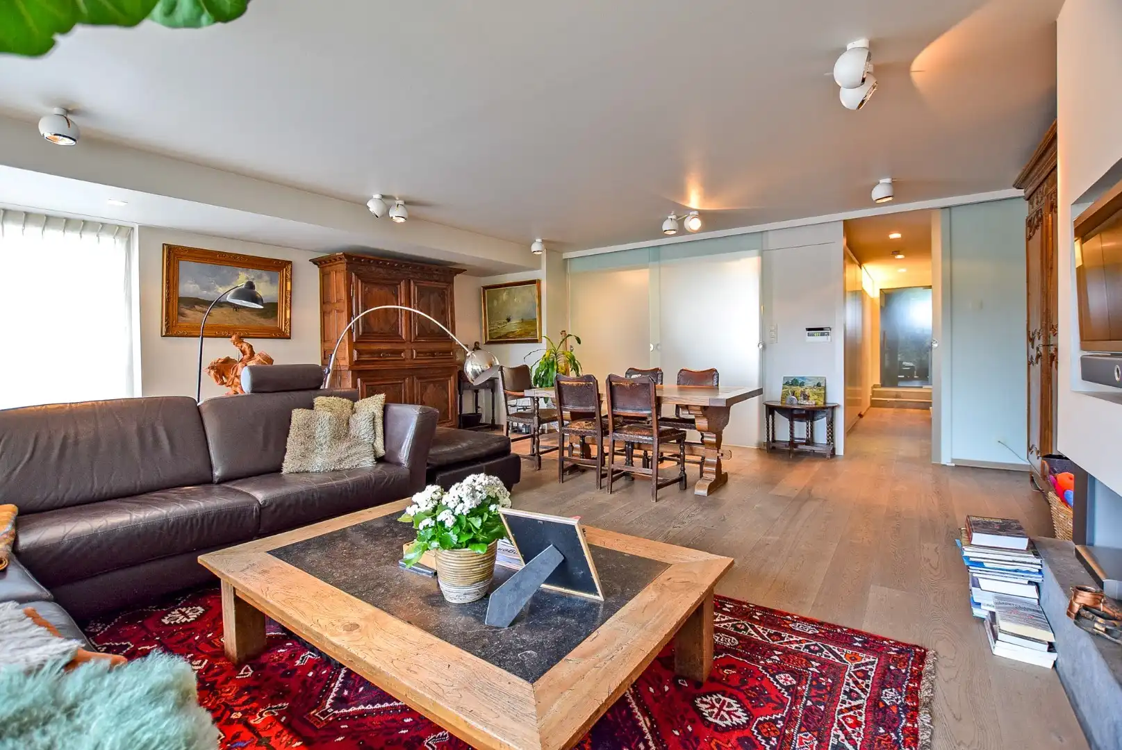 Goed gelegen kantoorruimte / praktijkruimte met woonst te Oostduinkerke op 749m². foto 12