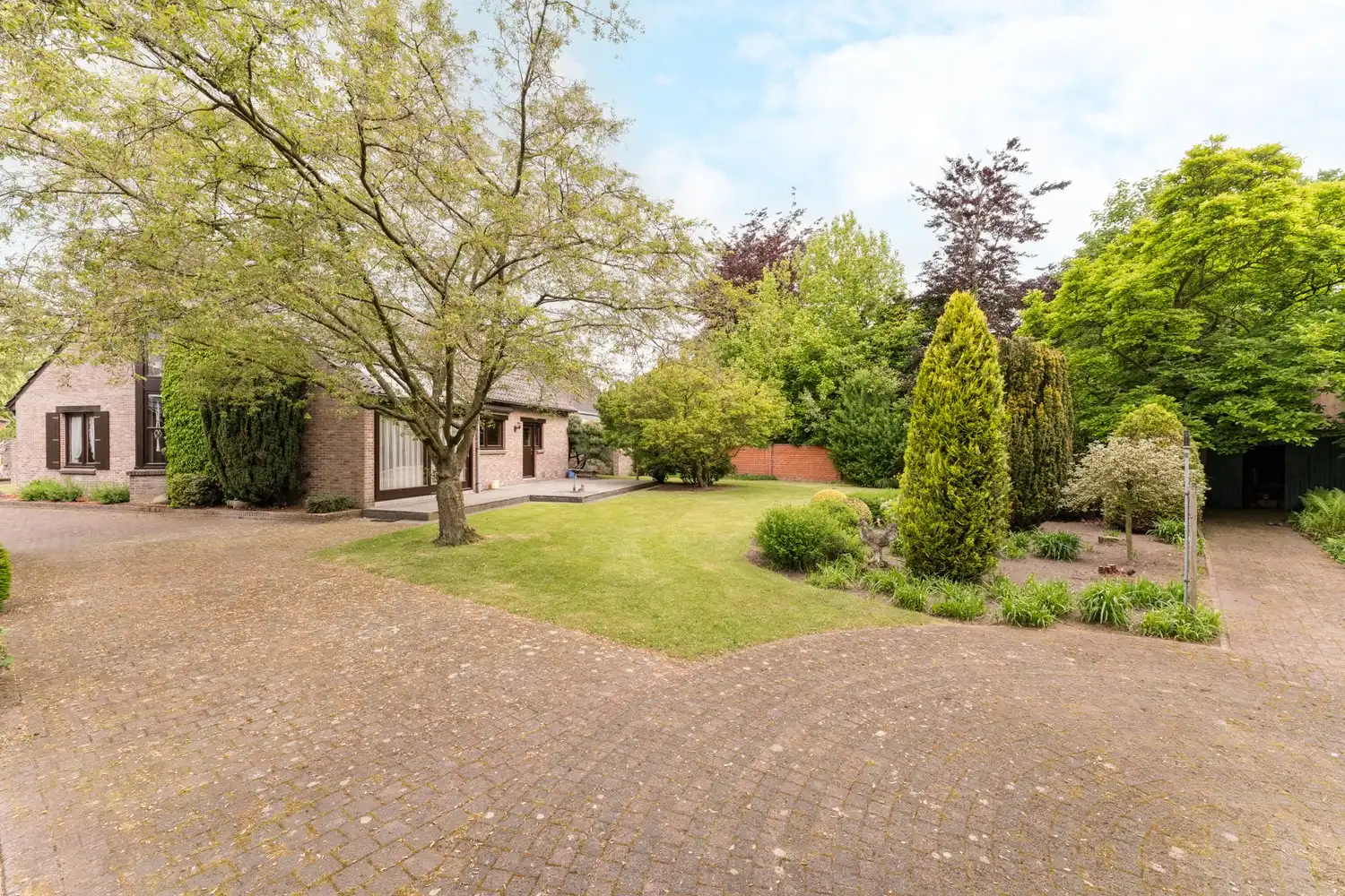 Karaktervolle woning in het centrum van Hamont met een mooi perceel grond foto 32