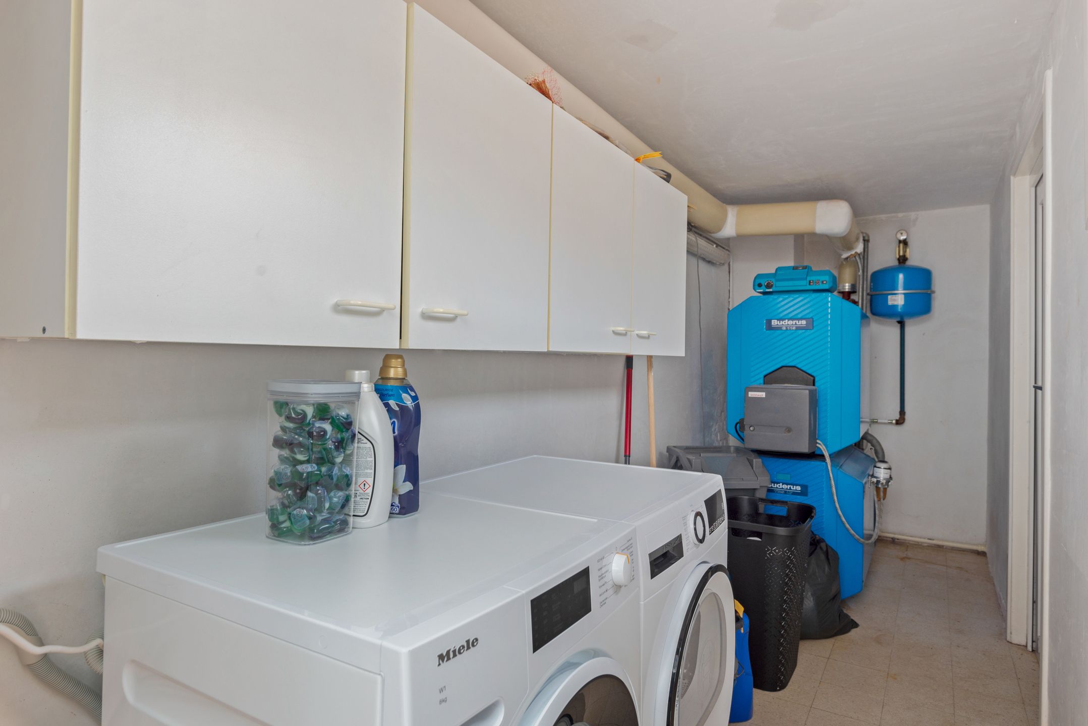Instapkl. Half-open woning met 3 slpk, polyv. zolder, gar., oprit en tuin foto 20