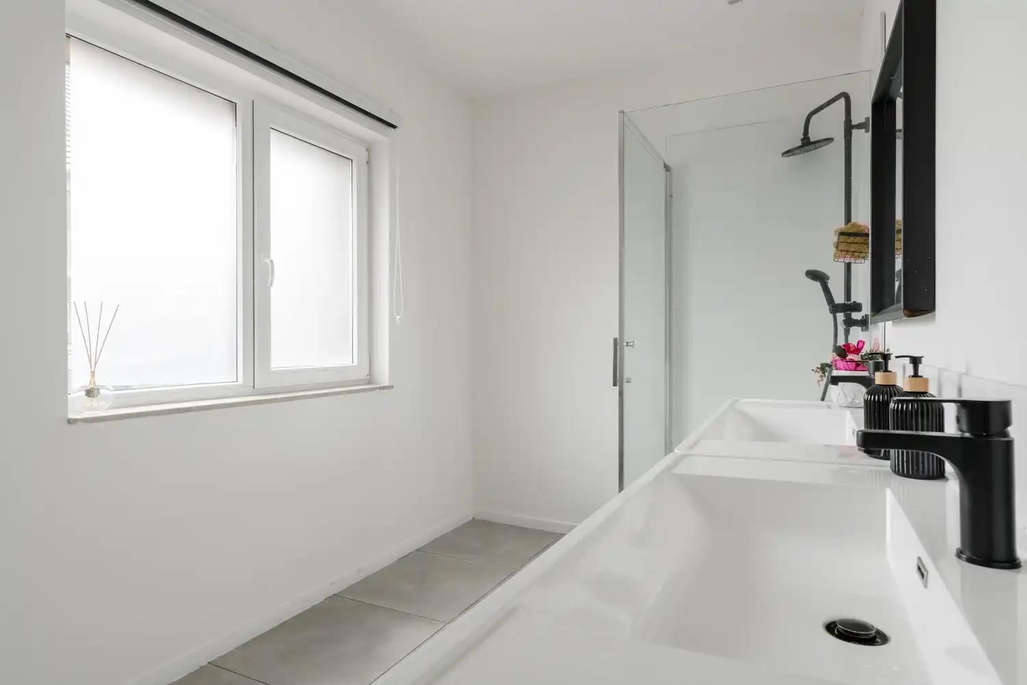 Ruim en lichtrijk 3-slaapkamerappartement met terras & tuin in Achel foto 15