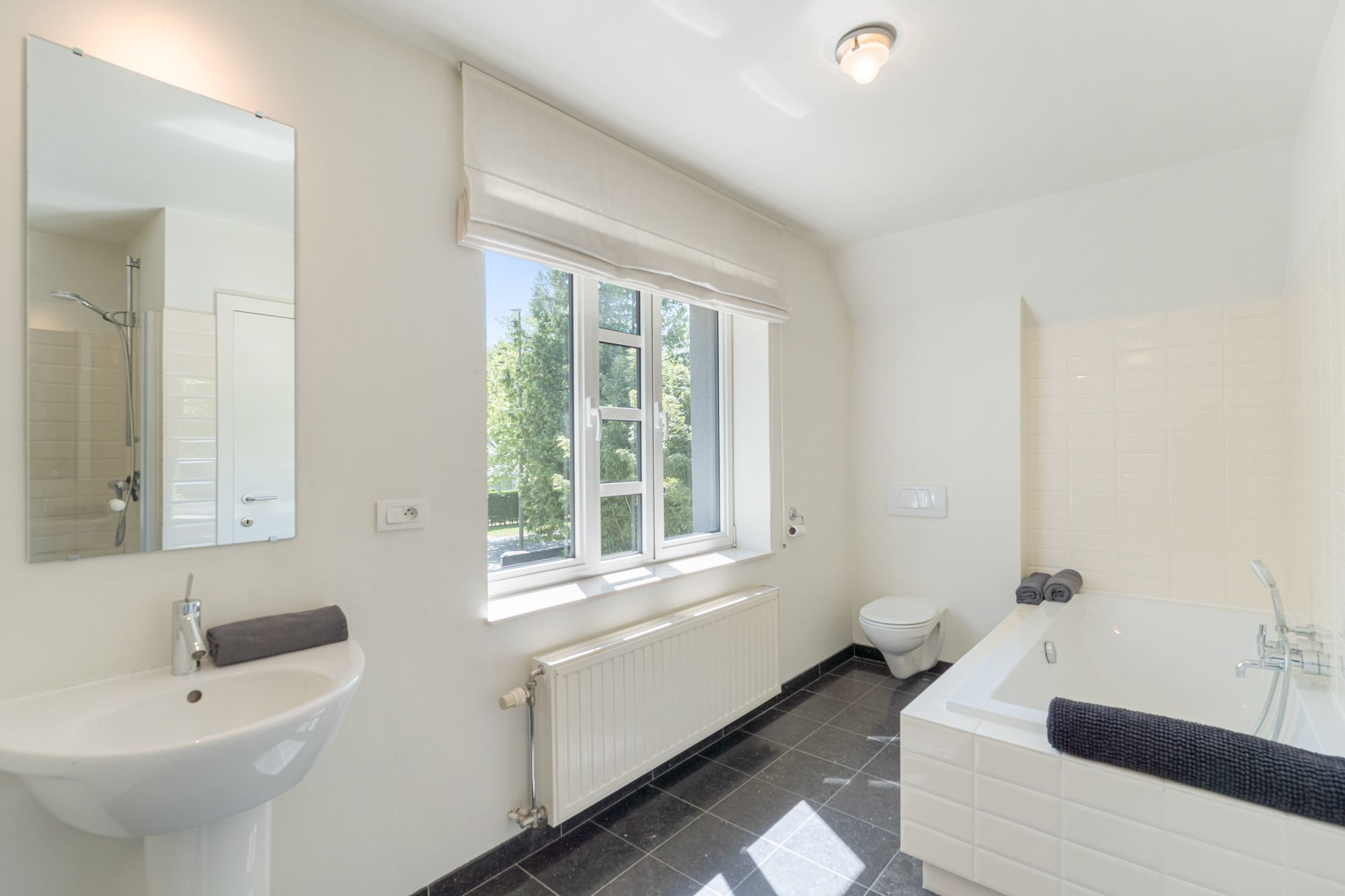 Exclusieve villa met tijdloze klasse, zwemvijver en zicht op groen te Hasselt ! foto 21