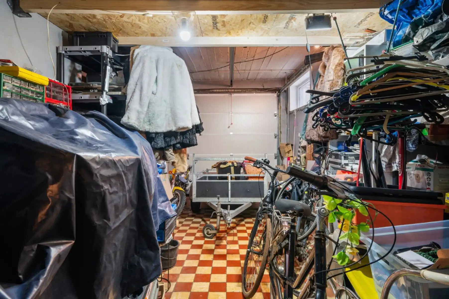 Centraal gelegen woning met garage, tuin en 3 slaapkamers foto 12