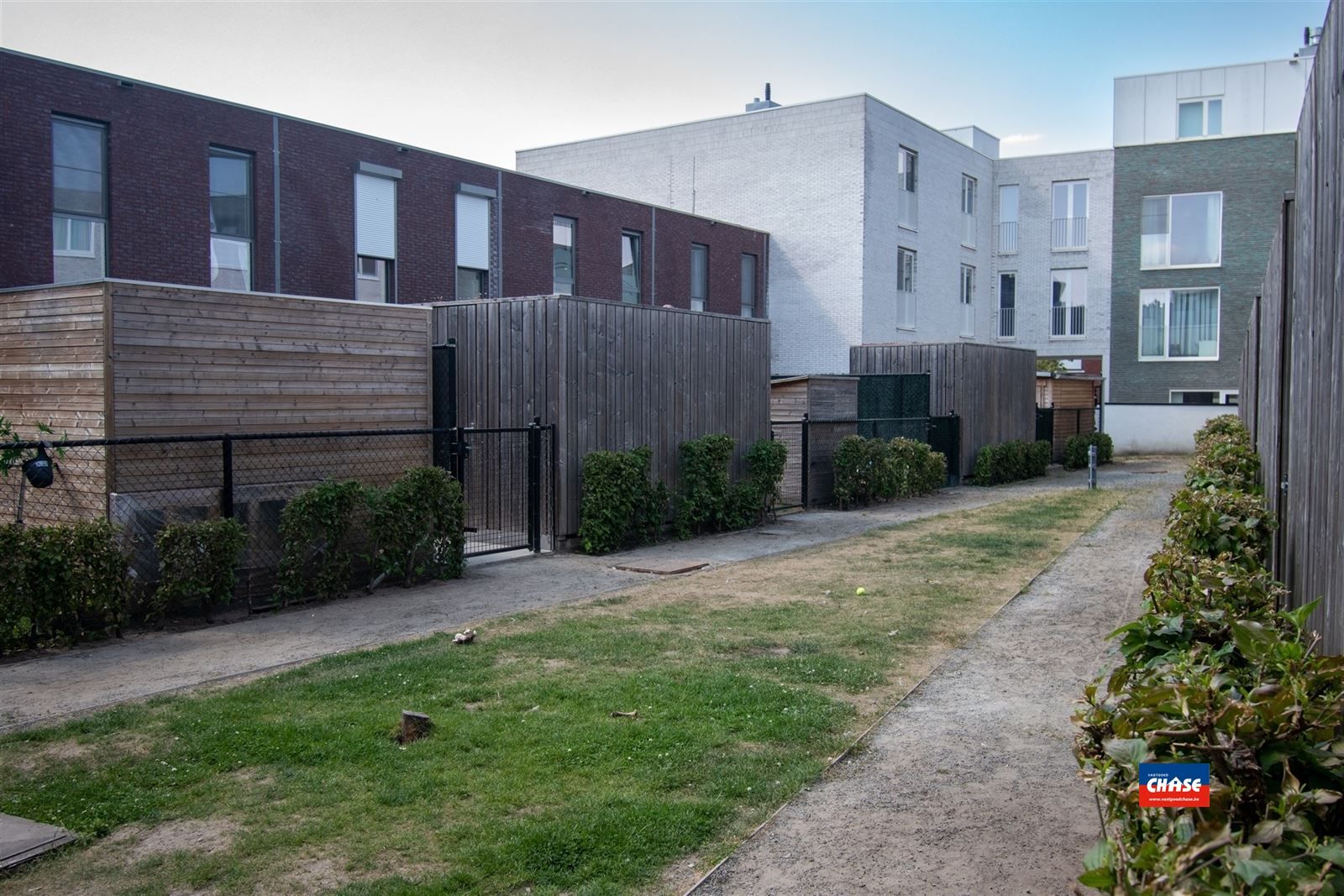 Recente woning met 3 slaapkamers, garage en tuin foto 8