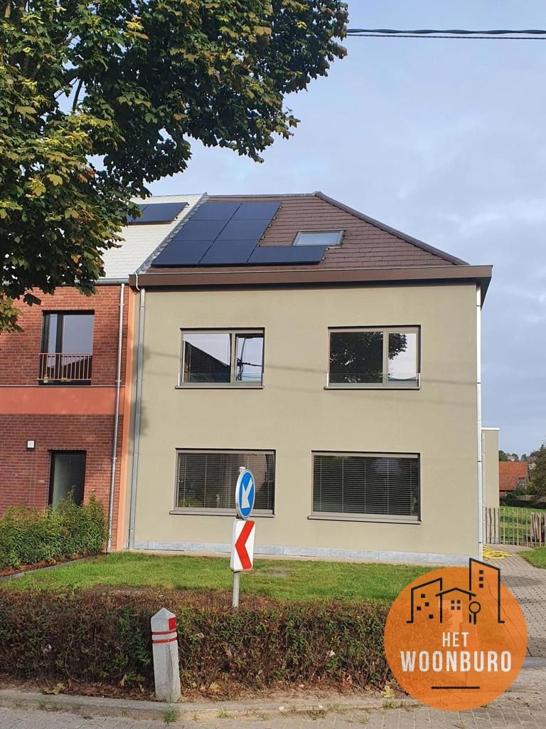 Woning (HOB) met tuin foto {{pictureIndex}}