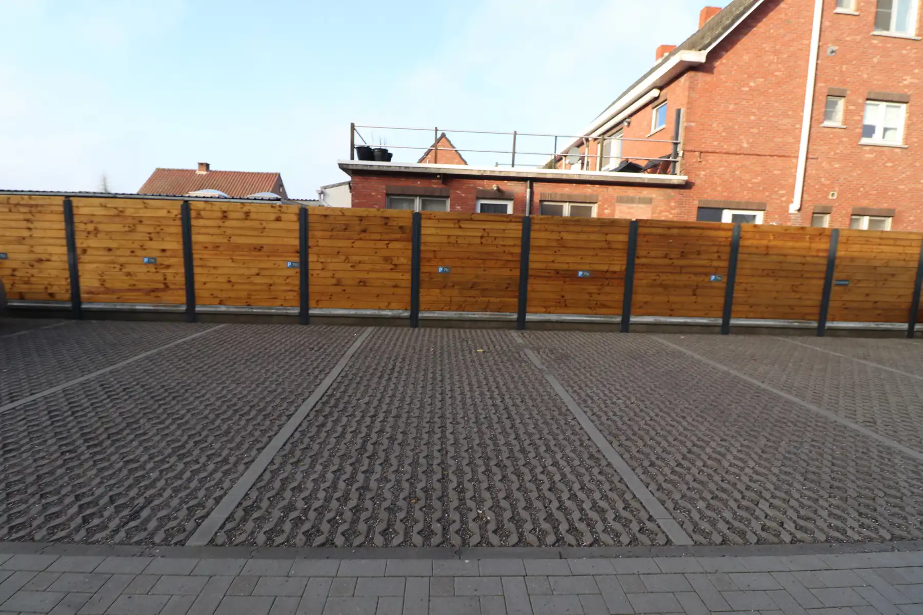 BEN-woning met 5 slaapkamers, 2 badkamers, terras met tuin, tuinberging en autostaanplaats. foto 23