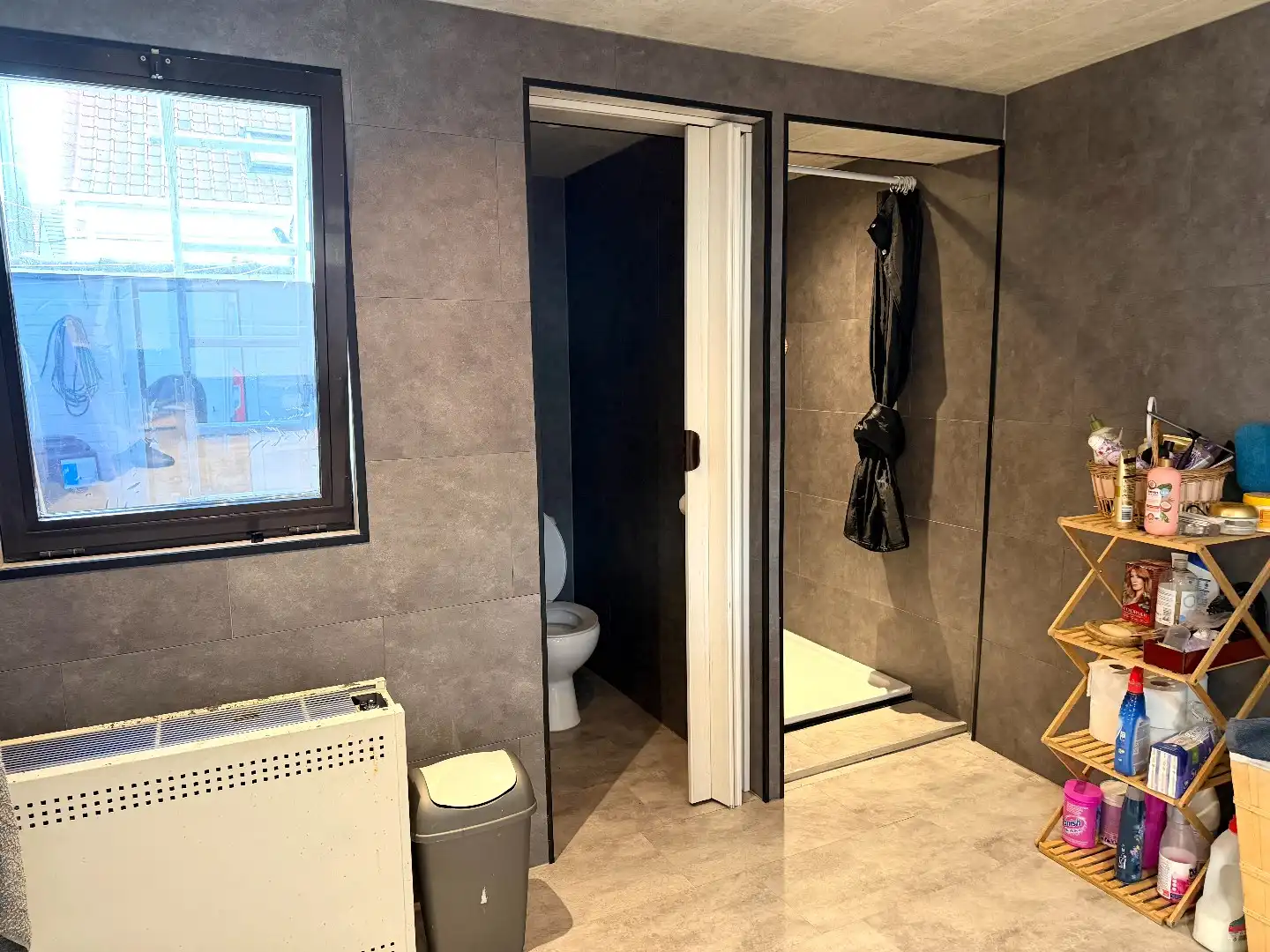 Instapklare rijwoning in het hart van Harelbeke met uitweg voor fietsen foto 12