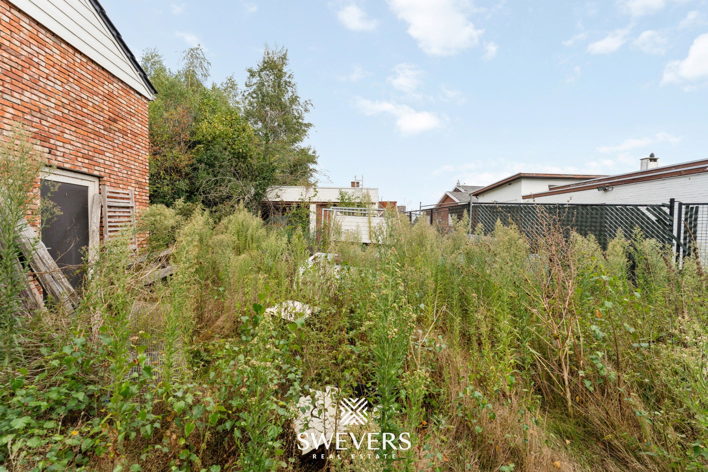 Te renoveren woning met 3 slaapkamers en hangar  foto 32