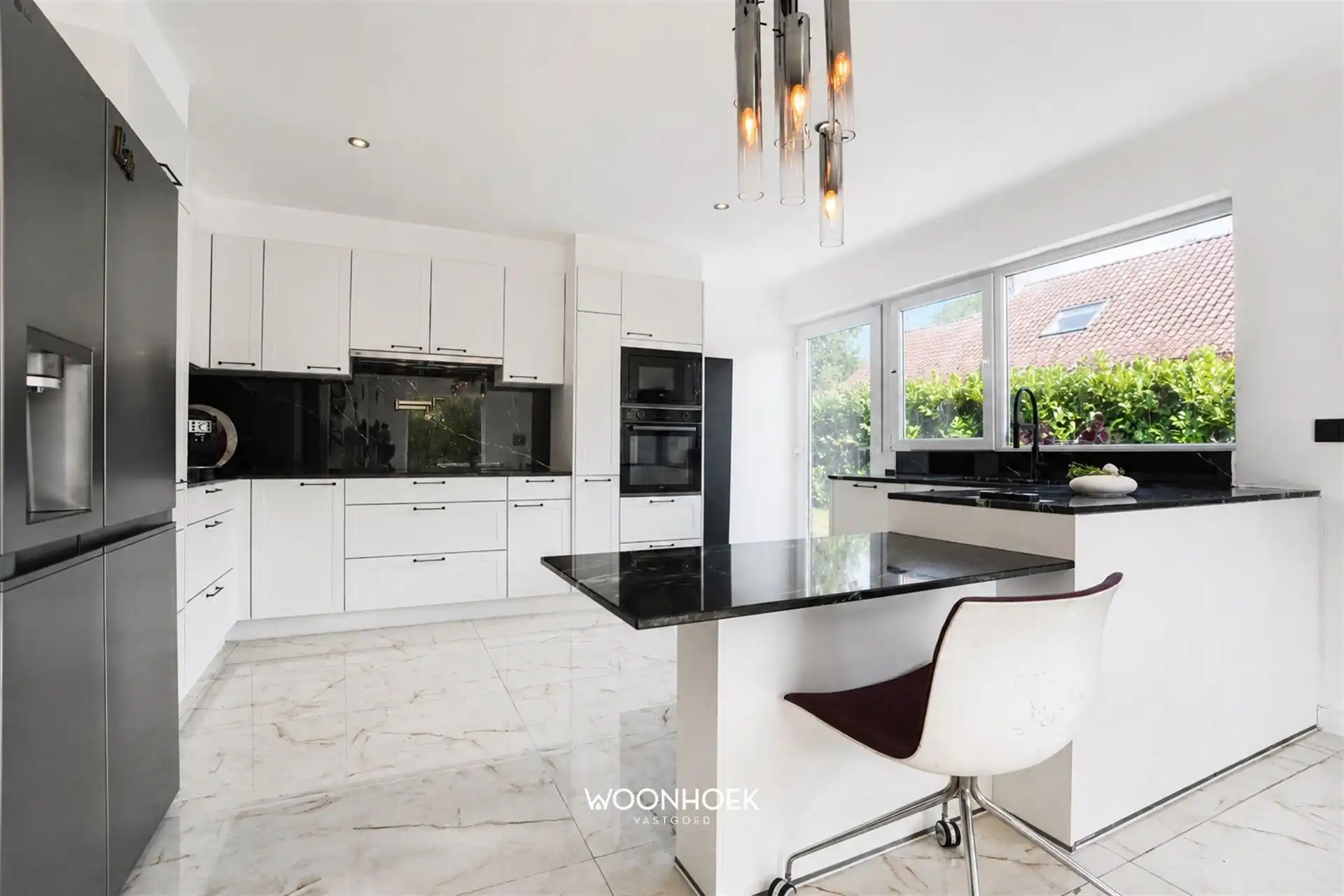 Gerenoveerde villa met bureau en 6 slaapkamers! foto 11