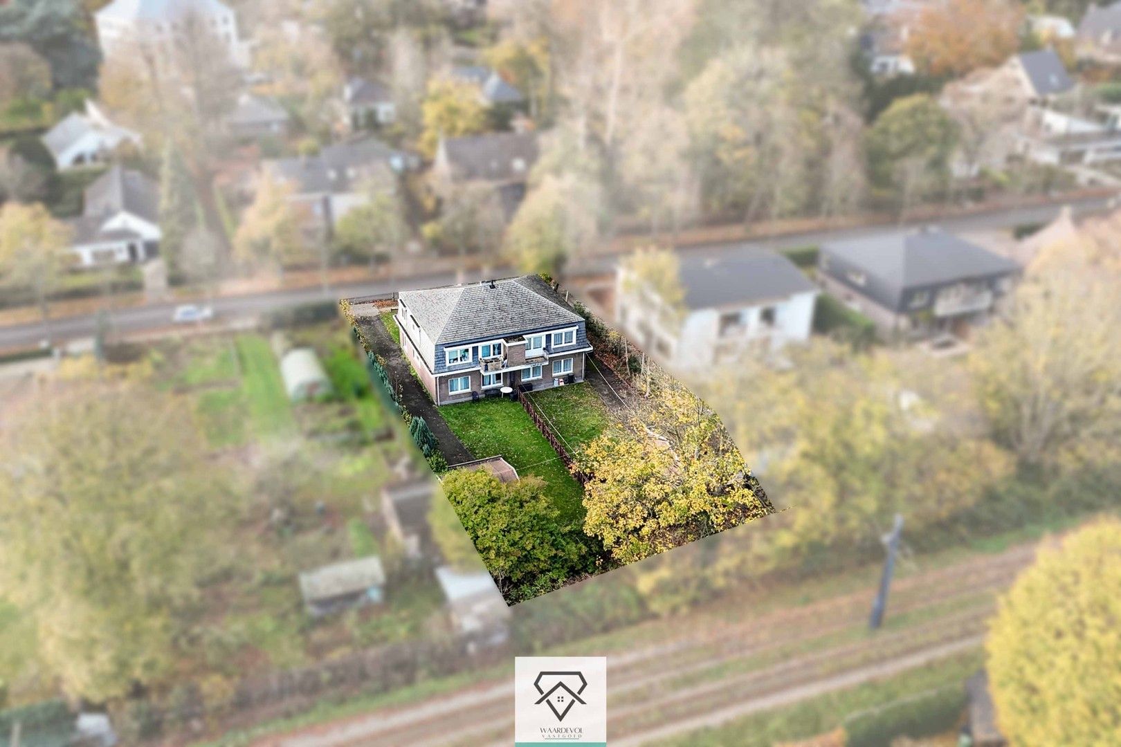 Opbrengsteigendom met 4 appartementen en 2 dubbele garageboxen te koop foto 24