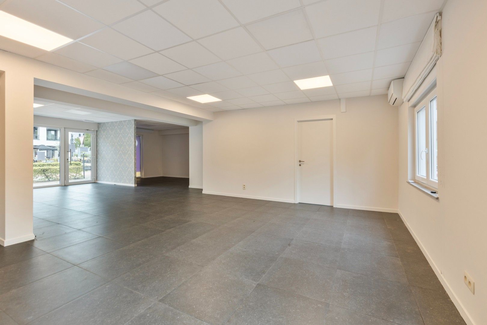 Kantoor- of handelsruimte in hartje Zutendaal foto 7