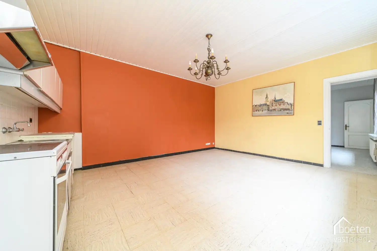 VEURNE: Karaktervol eigendom, type herenwoning, in het bruisende hart van Veurne-centrum, met een waaier van mogelijkheden! foto 7