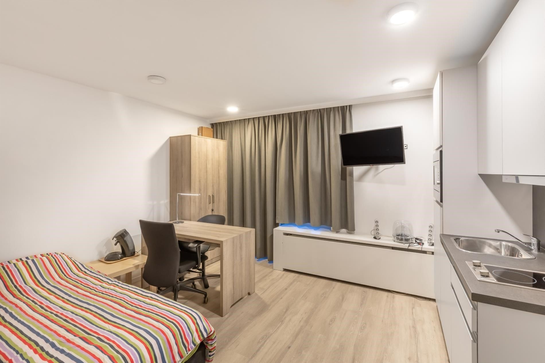 Vernieuwde en bemeubelde studio foto 7