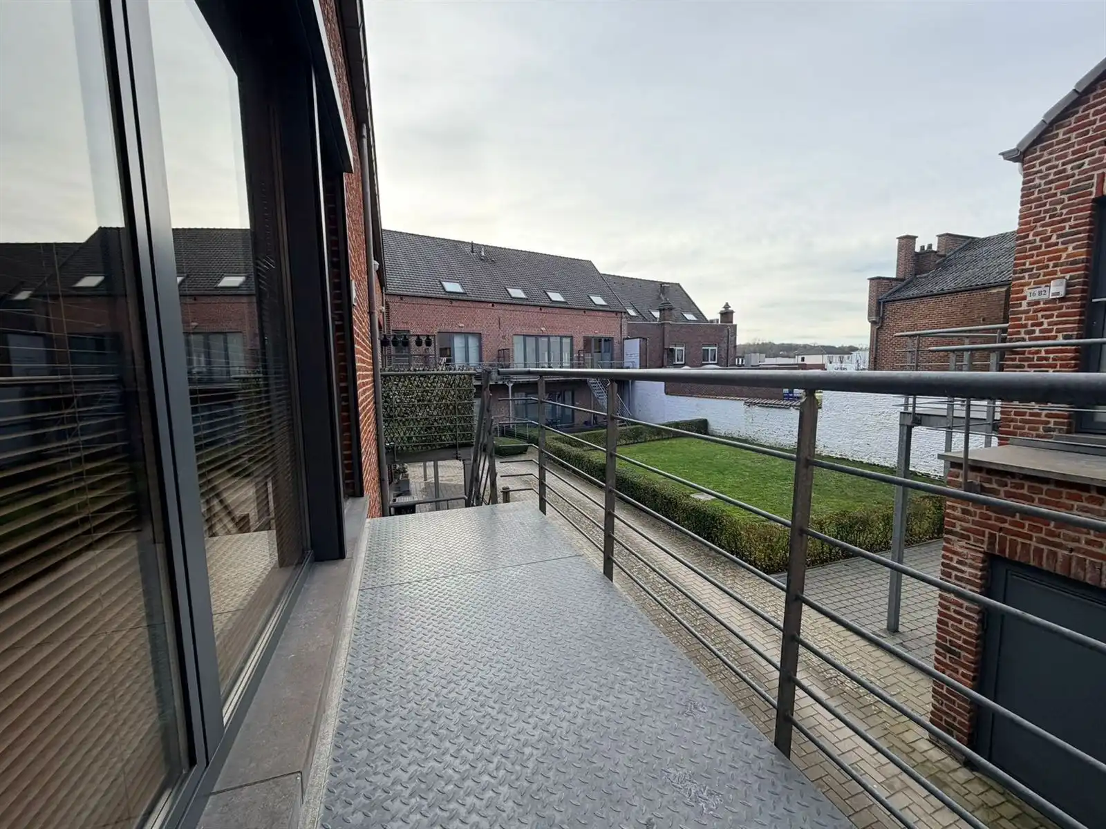 Duplex-appartement met 2 slaapkamers TE HUUR te Oetingen foto 12