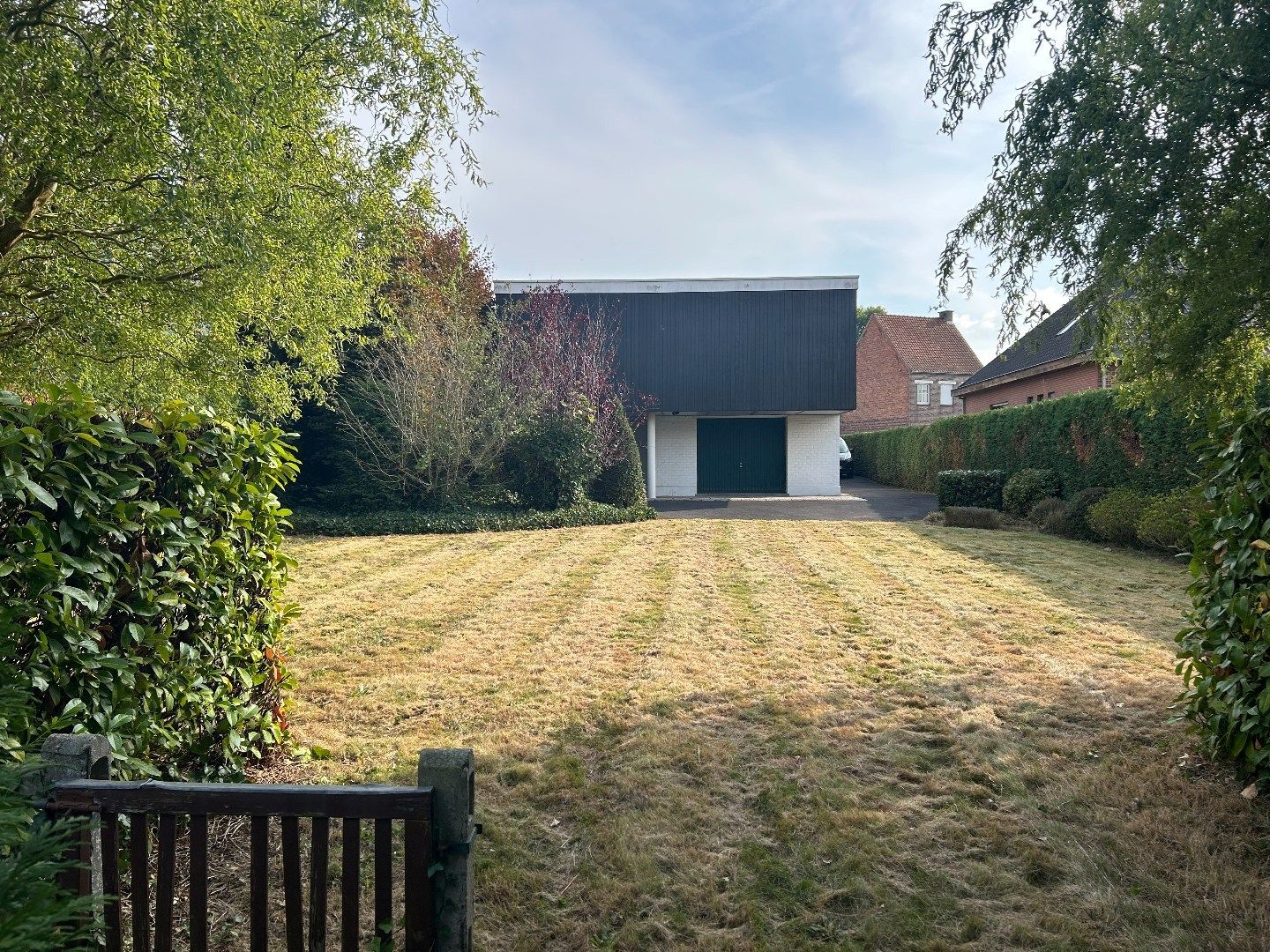 Stevige architectenwoning op toplocatie te koop in het Villapark in Waregem. Uniek renovatieproject! foto 5