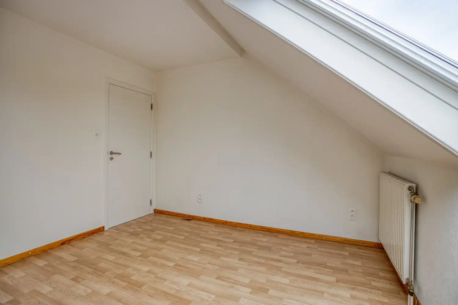 Ruime duplex met 3 slaapkamers  en garage te huur in het hart van Gellik, Lanaken foto 17