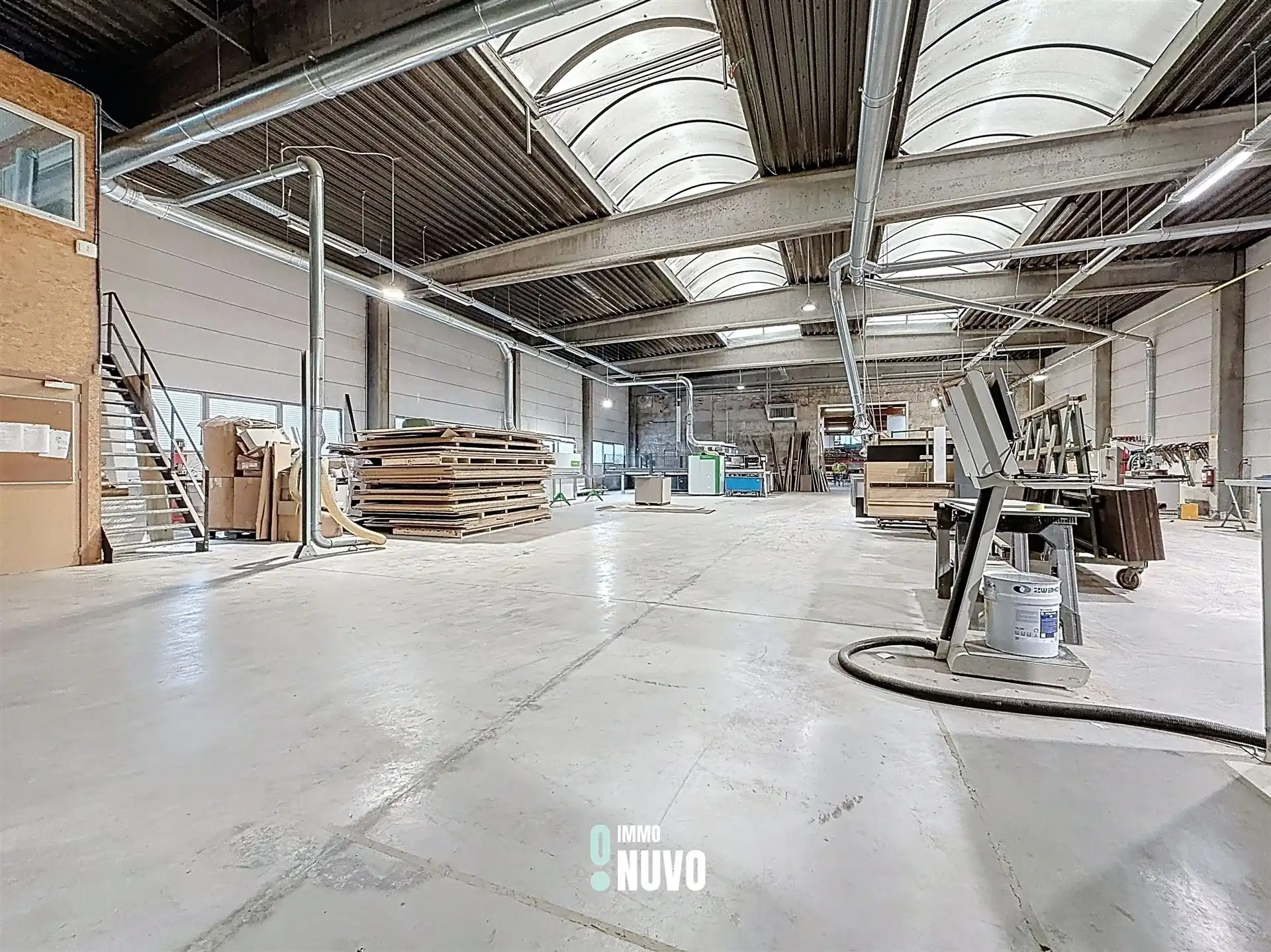 Magazijnen + Kantoren + Showroom foto 8