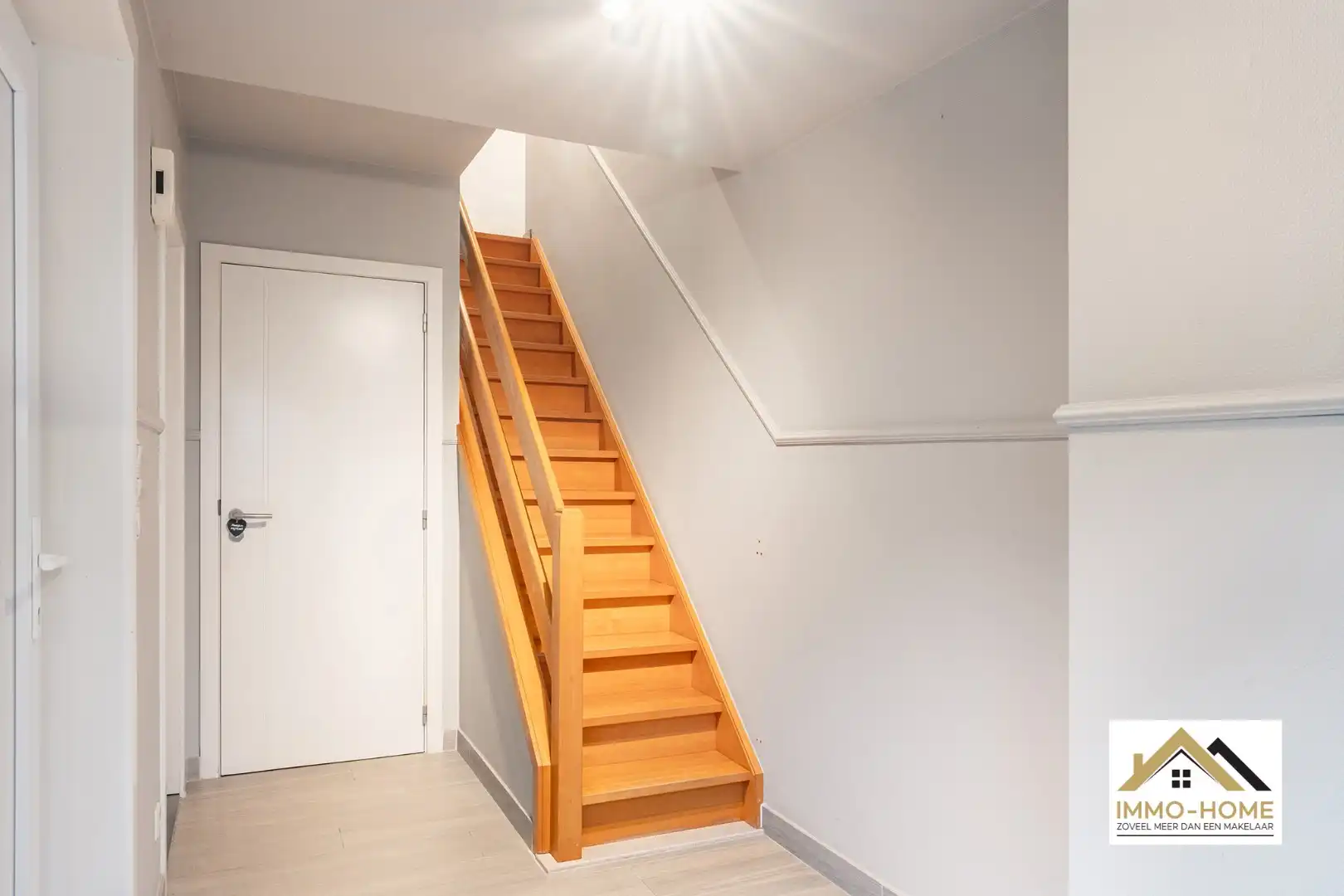 Prachtige HOB met zonnepanelen in een doodlopende straat! foto 18