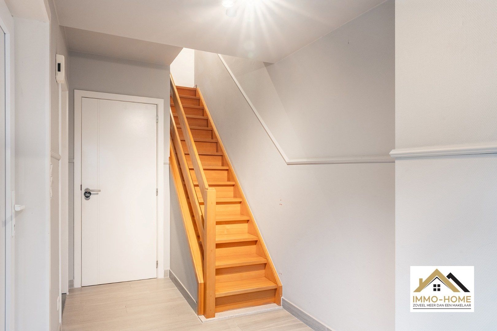 Prachtige HOB met zonnepanelen in een doodlopende straat! foto 18