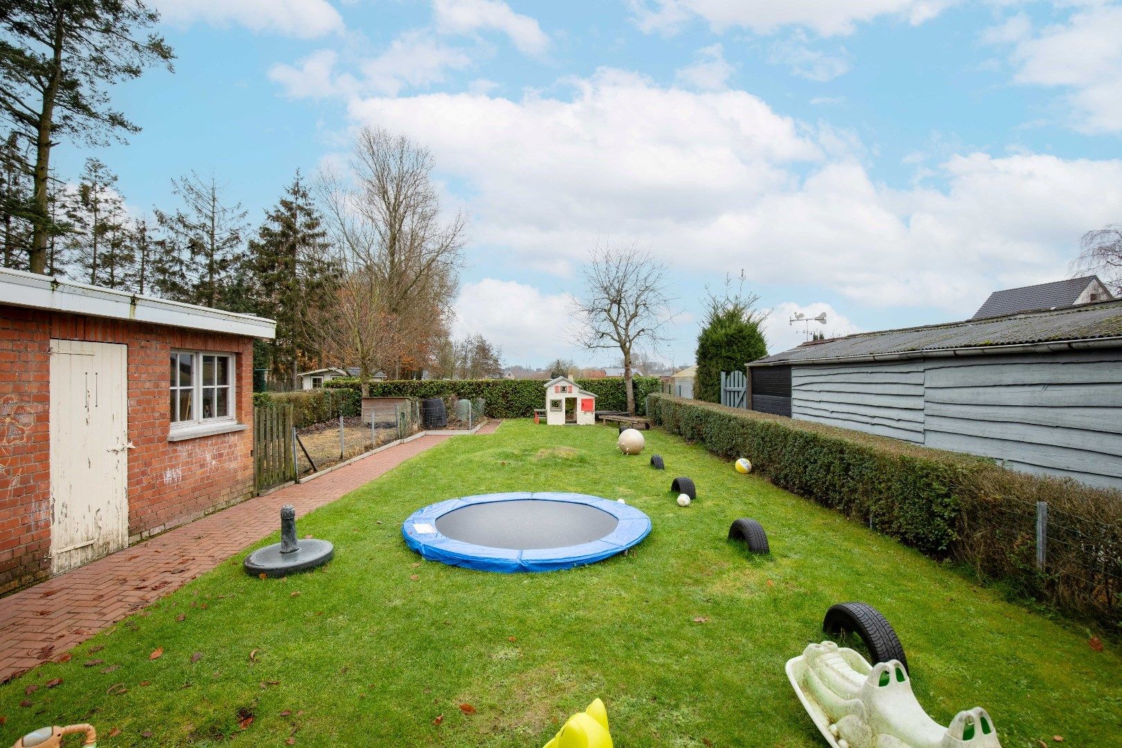 Verder te vernieuwen open bebouwing met mogelijkheid tot zes kamers, parking en tuin te Baliebrugge. foto 19
