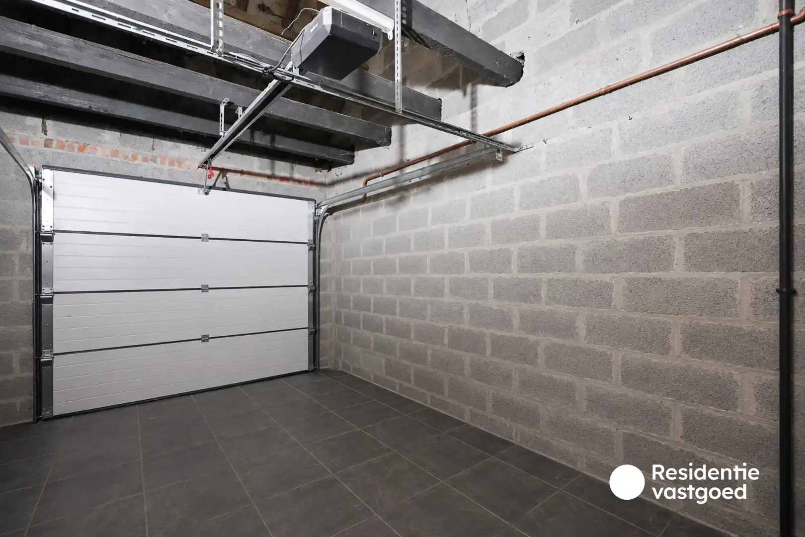 Ruime gezinswoning met grote tuin in kindvriendelijke buurt foto 15