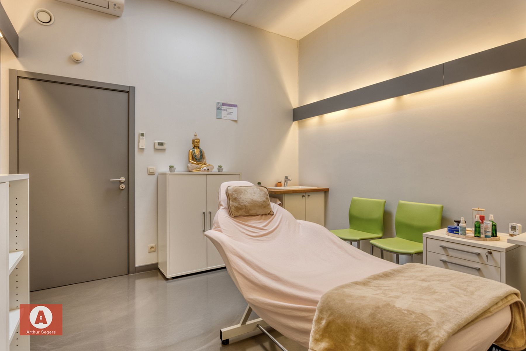 Energiezuinige handelsruimte + 3 privé auto-parkeer-plaatsen foto 12