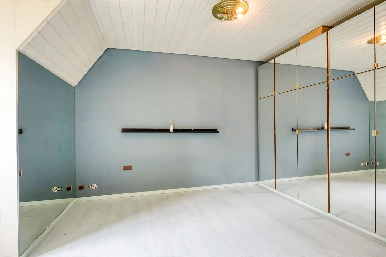 TE KOOP: Uitzonderlijke villa op een breed perceel van ca. 25 are in de Mosselerlaan te Genk! foto 21
