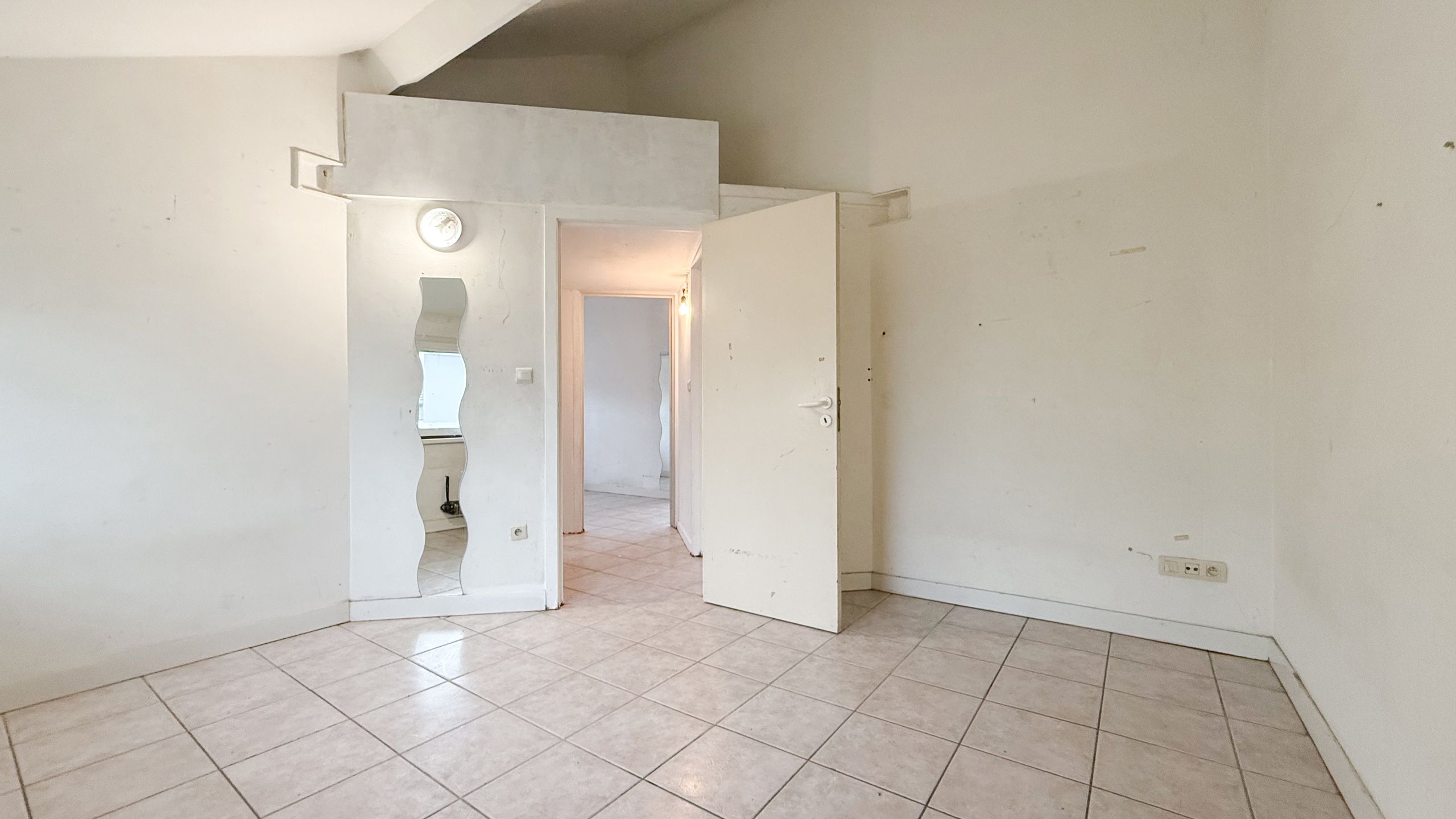 Te renoveren woning met grote tuin in doodlopende straat! foto 31