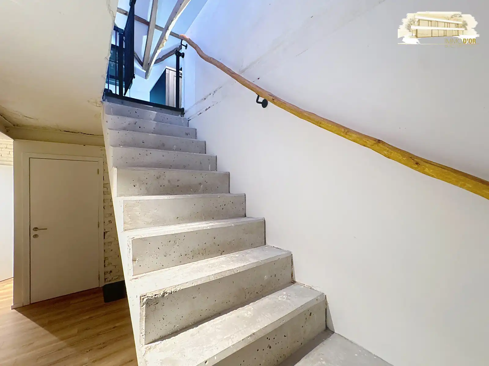 Prachtig gerenoveerd centraal gelegen pand te Malle foto 8