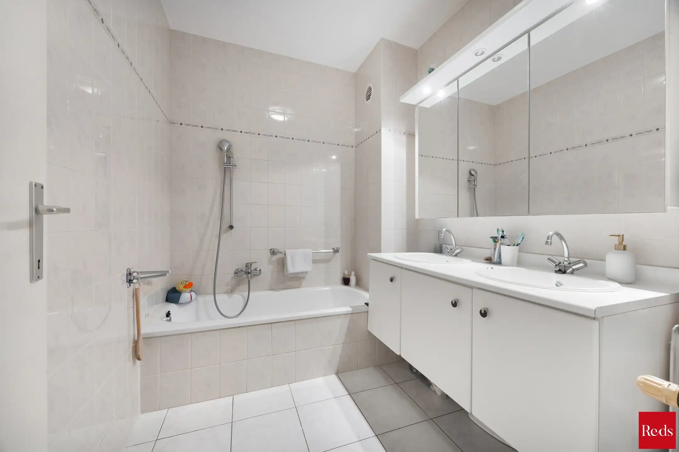 Opbrengsteigendom met 3 verhuurde appartementen nabij stad  foto 24