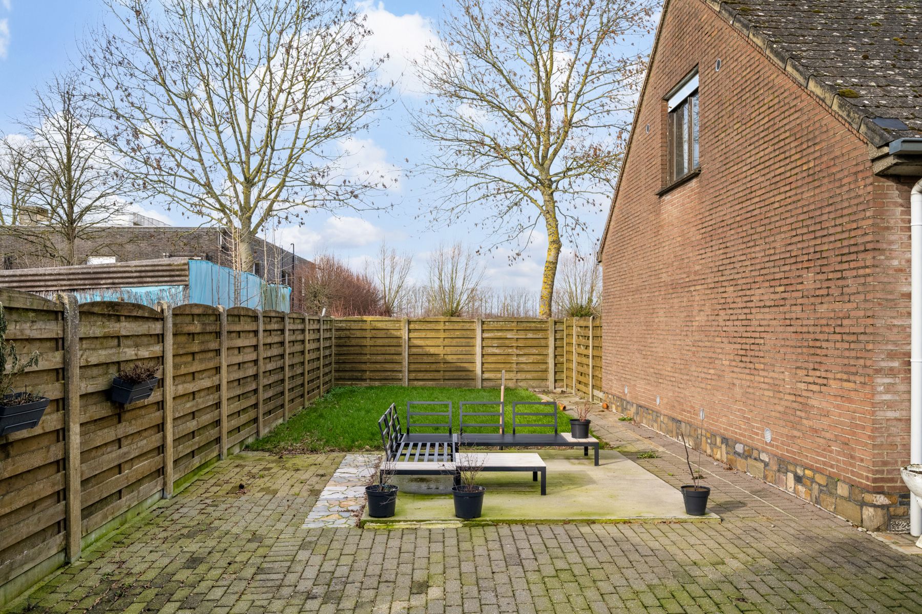 Alleenstaande woning met 4 slpk en tuin op 6,6 are  foto 3