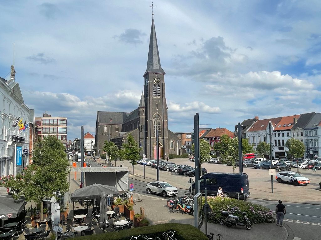 Unieke opportuniteit - Ledeberg. Handelshuis (4 slaapkamers) , terras en ruime tuin op een commerciële ligging aan het Ledebergplein. foto 5