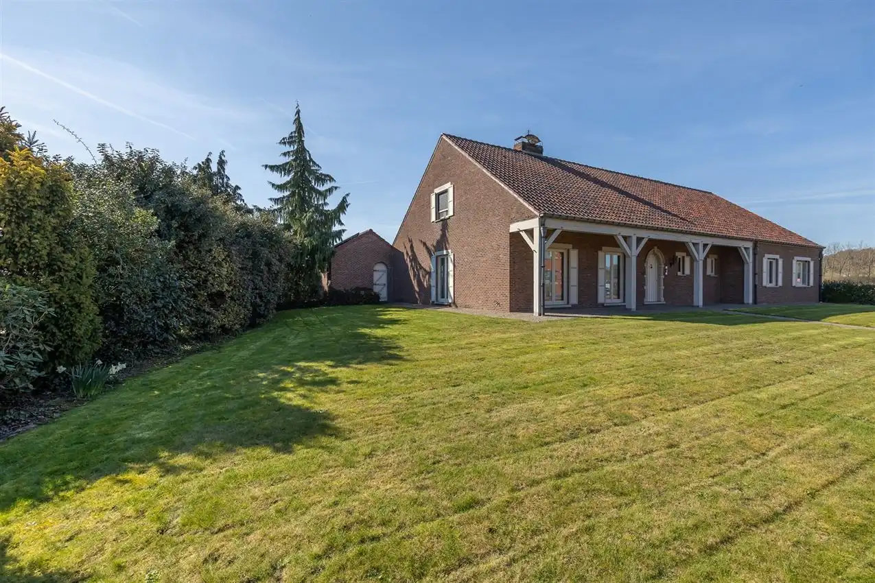 Villa grenzend aan agrarisch gebied met 4slk en opslag foto 52