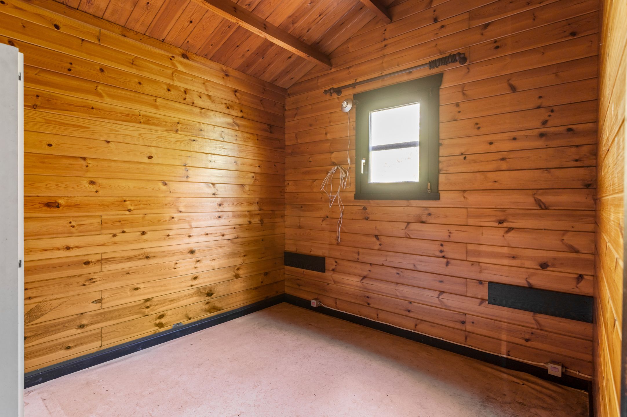 Chalet met 2 slpks op 2.710 m² recreatiegrond in Vorselaar. foto 12