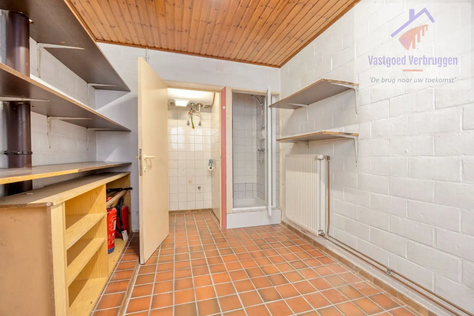 Ruime woning vergund als kamerwoning (3 kamers) met winkelruimte foto 9