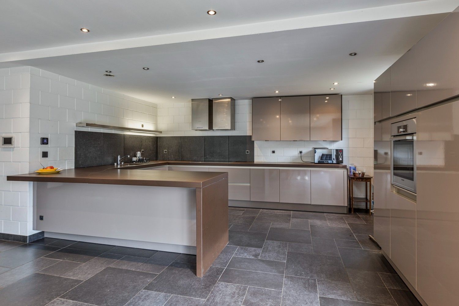 Grotendeels gerenoveerde woning met 5 slaapkamers! foto 14